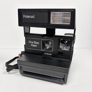 Polaroid One Step Flash Camera 600 Film with Shoulder Strap Black Untested